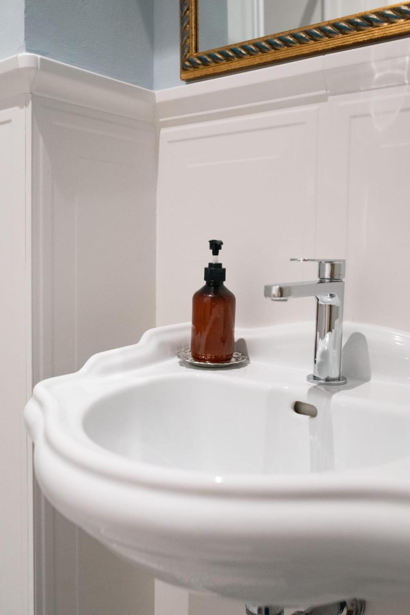 Residenza I Rioni Guesthouse โรม ภายนอก รูปภาพ